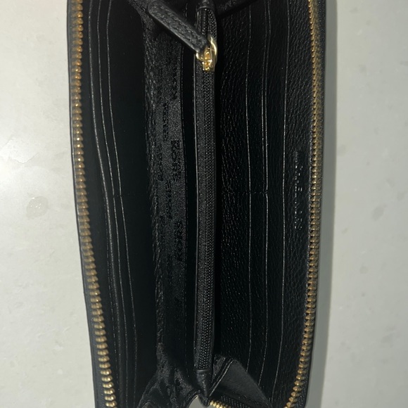 Michael Kors Fulton Zip-Around - Picture 2 of 3